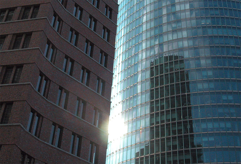 Berlin, Potsdamer Platz, Kollhoff-Gebäude und Zentrale der Deutschen Bahn AG