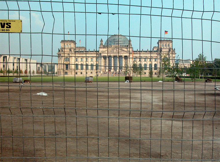 Berlin, Platz der Republik mit Reichstagsgeb&auml;ude 