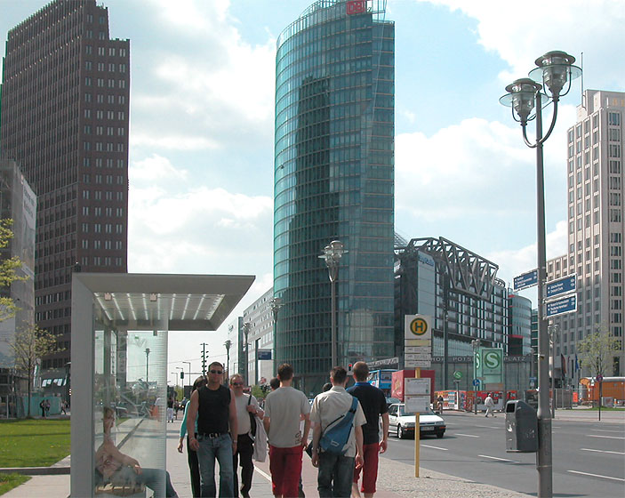 Berlin, Potsdamer Platz, Sony-Center und Zentrale der Deutschen Bahn AG, gesehen aus Richtung Leipziger Straße