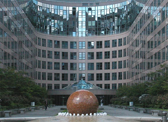 Berlin, "Spree-Bogen", B&uuml;rogeb&auml;ude, Sitz des Bundesministeriums des Innern, Architekten: K&uuml;hn-Bergander-Bley