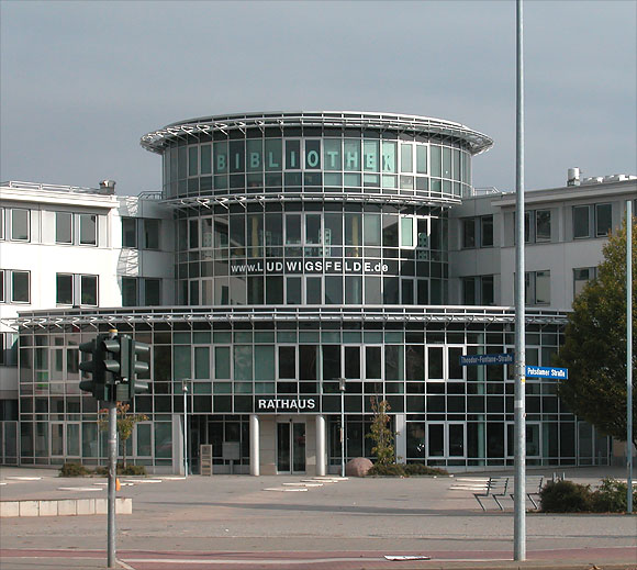 Rathaus Ludwigsfelde, Stadtbibliothek Ludwigsfelde, Geb&auml;ude