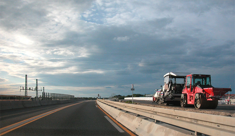 Autobahn, Abendd&auml;mmerung, Baustelle, Bagger 