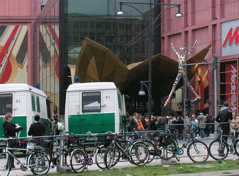 Einkaufszentrum Alexa, Berlin-Alexanderplatz, Er&ouml;ffnung, Architekt: José M. Quintela da Fonseca 