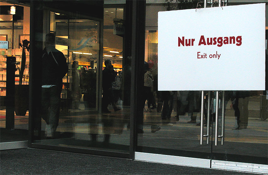Einkaufszentrum Alexa, Berlin-Alexanderplatz, Er&ouml;ffnung, Dircksenstra&szlig;e