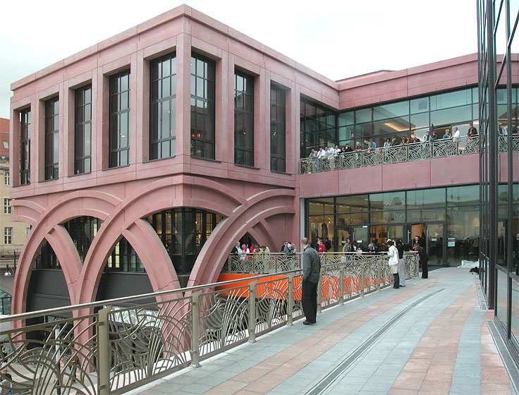 Einkaufszentrum Alexa, Berlin-Alexanderplatz, Er&ouml;ffnung, am Ravelinplatz