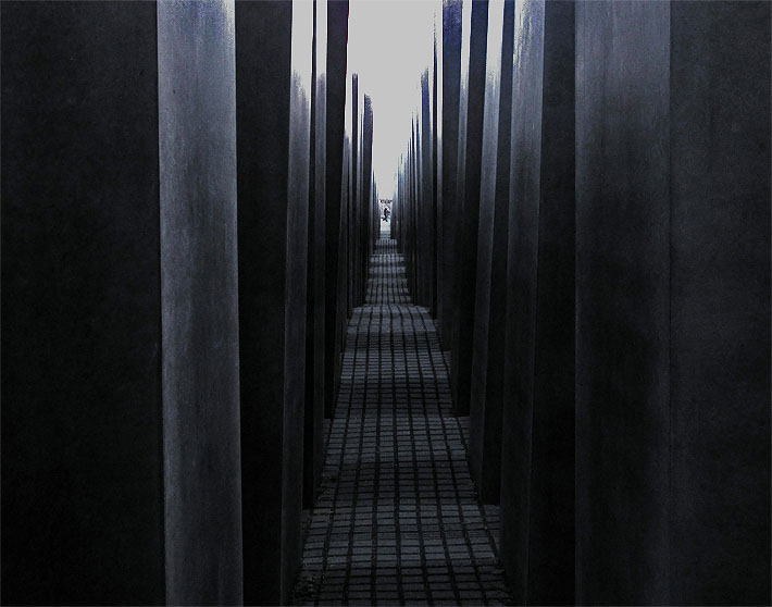 Berlin-Mitte: Denkmal f&uuml;r die ermordeten Juden Europas - Holocaust-Mahnmal. Entwurf: Peter Eisenman 