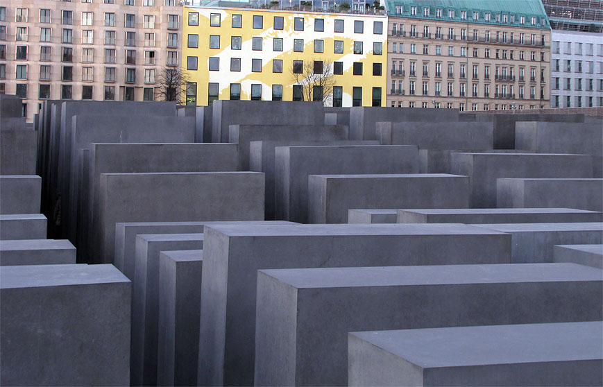 Berlin-Mitte: Denkmal f&uuml;r die ermordeten Juden Europas - Holocaust-Mahnmal. Entwurf: Peter Eisenman 