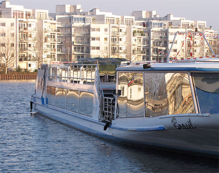 Blick &uuml;ber die Spree von Alt-Treptow zur Halbinsel Stralau