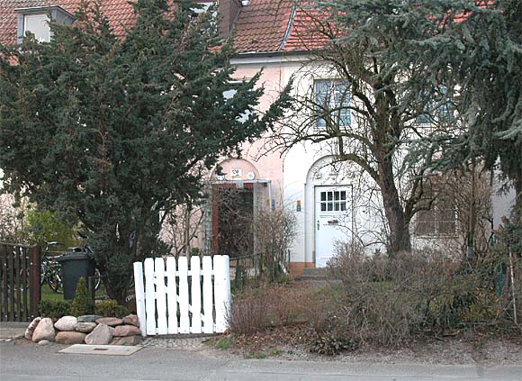 Paradestraße. Vorgarten 
