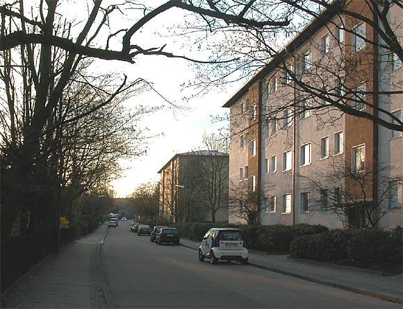 Wolfsburger Weg bei Sonnenaufgang